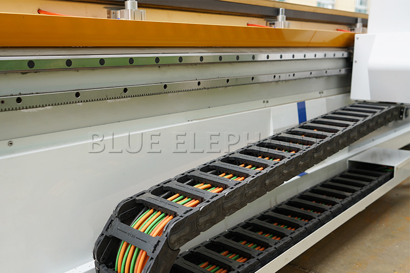 帶排鉆包開(kāi)料機(jī)