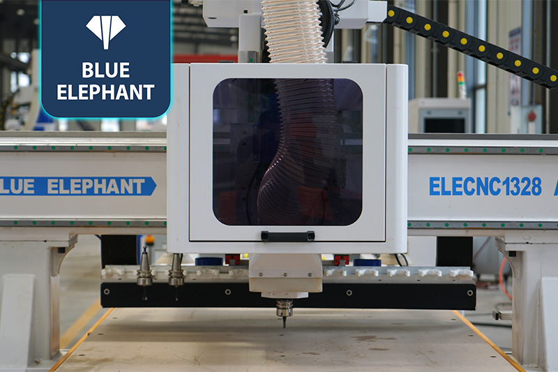 直排換刀加工中心+上下料貼標